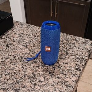T&G Cylinder Bluetooth Speaker in Blue with Carry Strap